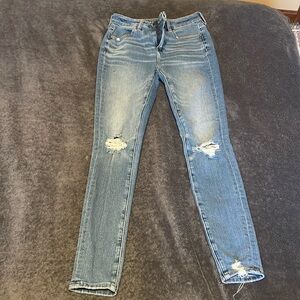 American eagle the dream jean high rise jegging with distressed knees size 2